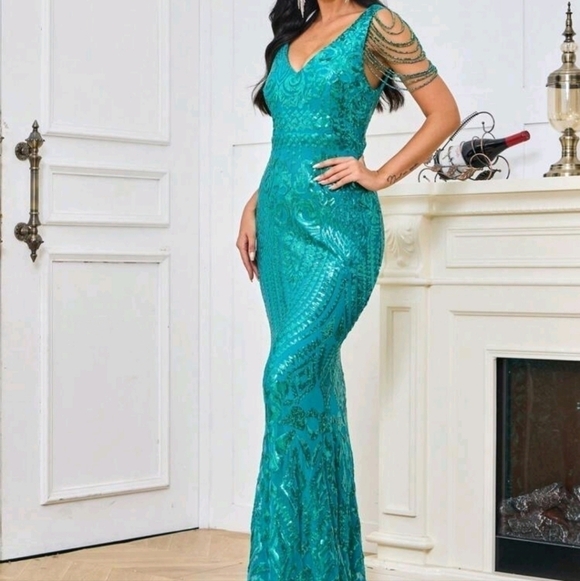 Blue, Fringe Sleeves, V Neck, Contrast Sequined Mermaid Gown - Picture 9 of 16